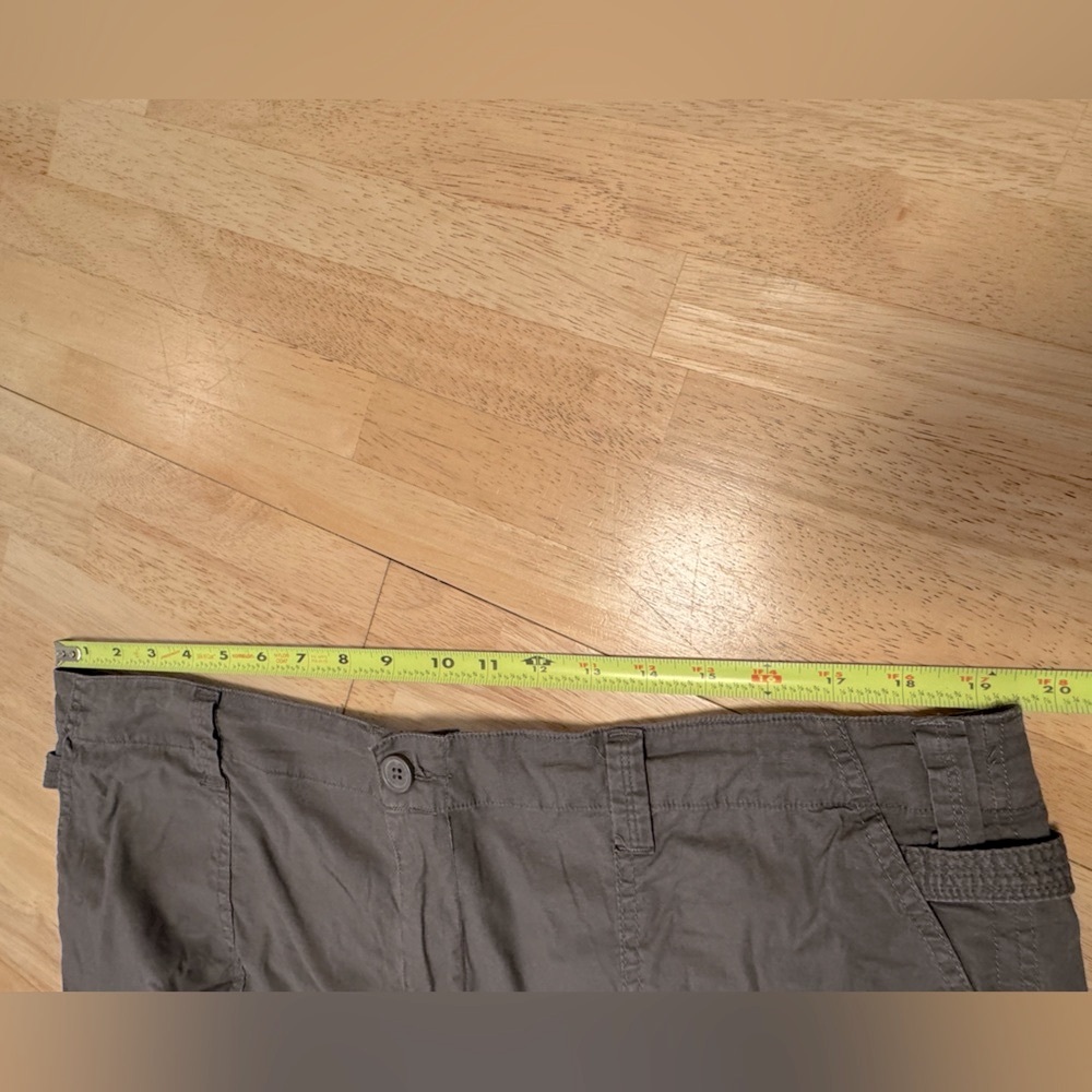 Angel Kiss Gray Cargo Shorts, size 18 - Picture 6 of 11